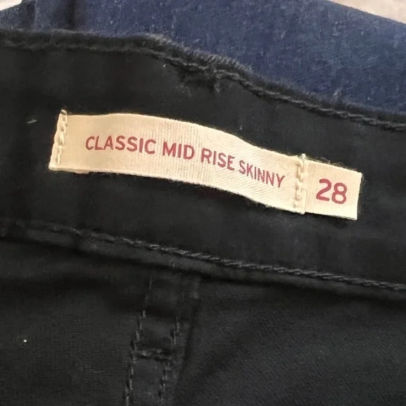 Levi Brand, Black Denim, size 28, Mid Rise Skinny Leg - Picture 2 of 6